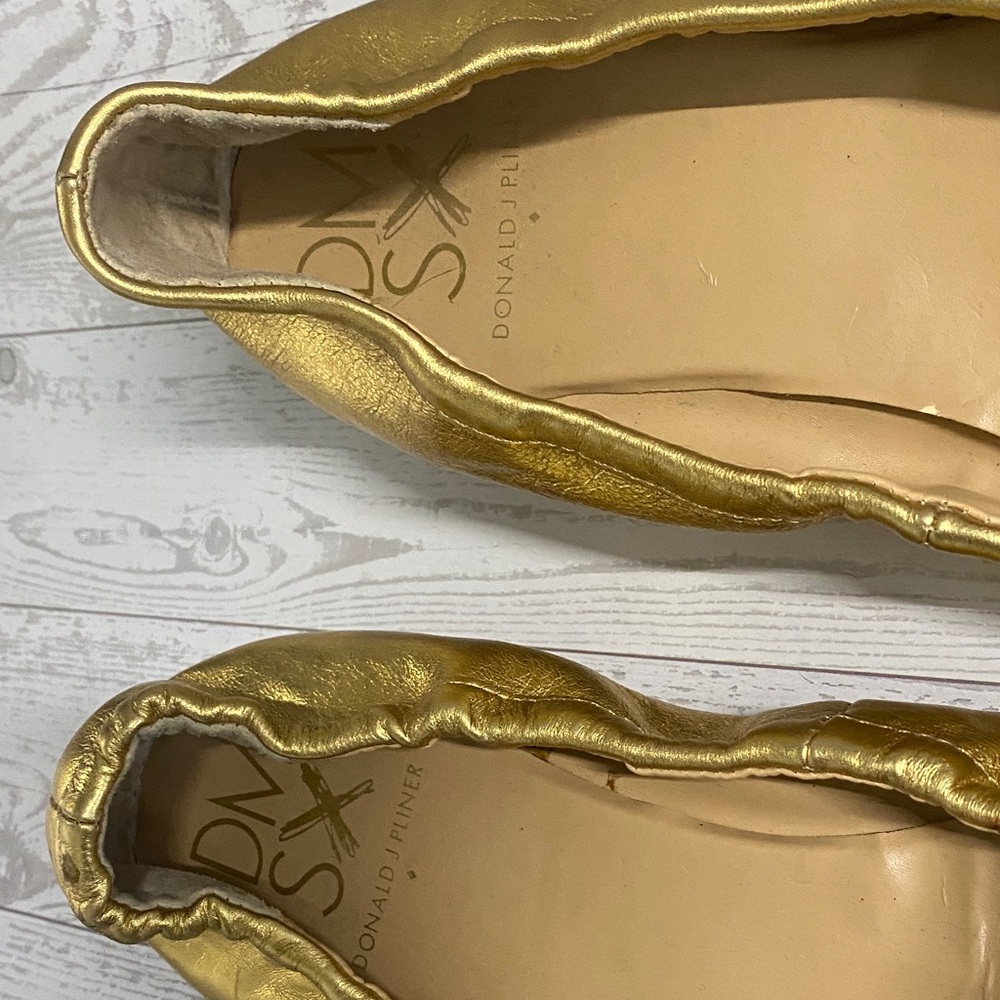Donald J Pliner Gold Metallic Ballet Flats Women’s 9.5 Leather Bow Square Toe De - Picture 2 of 8